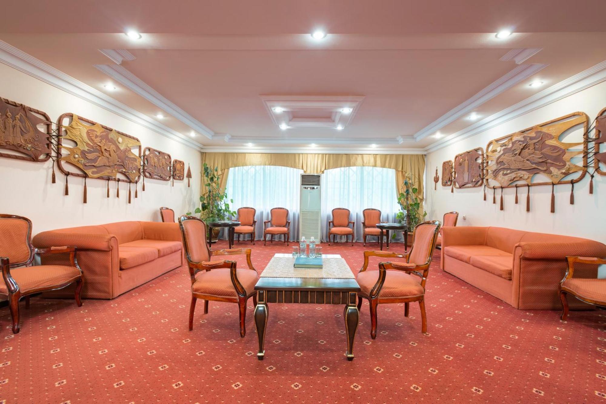 Otrar Hotel Almatî Exterior foto